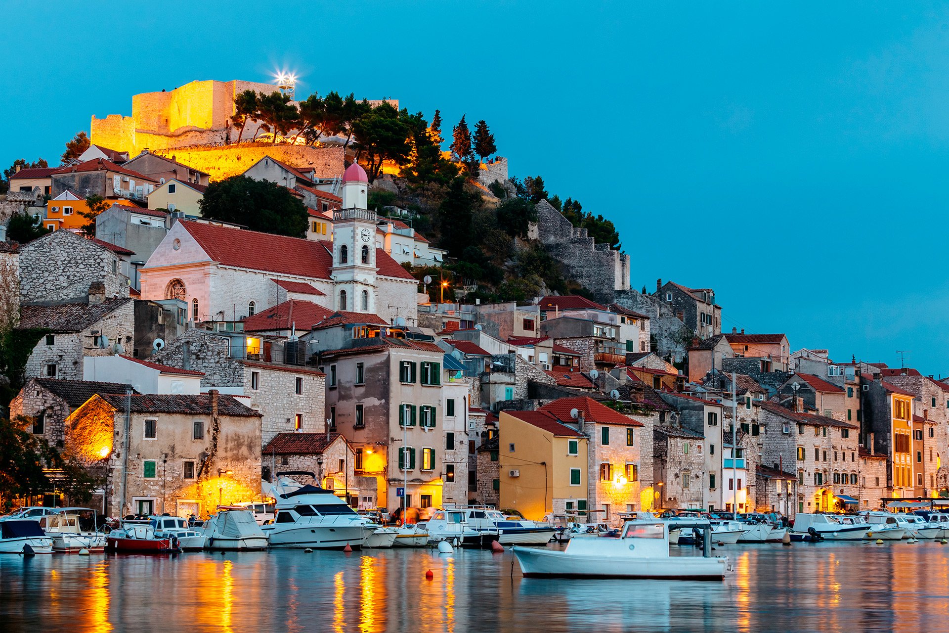 CROACIA SIBENIK CRUCEROS ISLAS DALMATAS CRUCEROS COSTA CROATA CRUCEROS CROACIA CRUCEROS ISLAS DE CROACIA CRUCEROS ADRIATICO #Sibenik #Croacia #CroatiaCruises #Sibenik #Croatia #DalmatianCoast